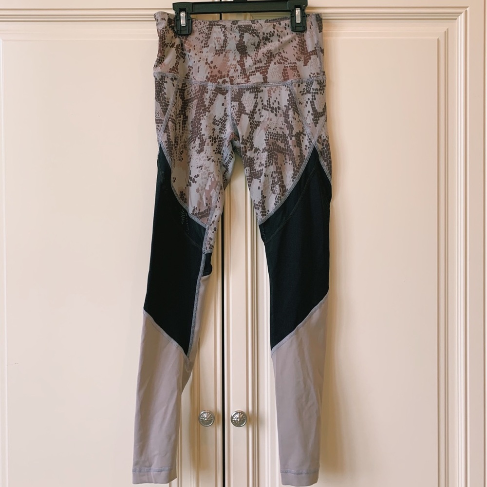 Printed mesh leggings